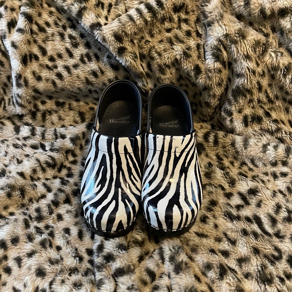 Dansko Professional Zebra Patent Clogs Size 38